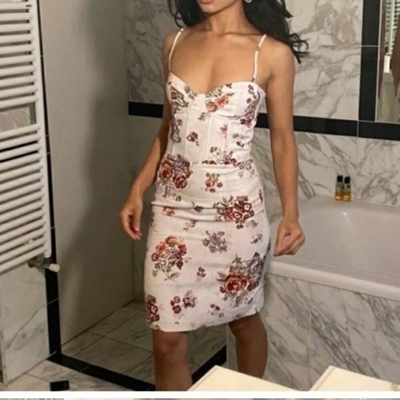 H&M x Brock Collection White Floral Fitted
Linen Blend Mini Dress Women NWT - Picture 6 of 13